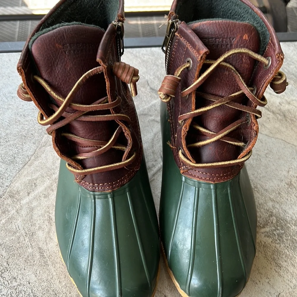 Sperry STS90998 Saltwater Waterproof Duck boots. Size 6